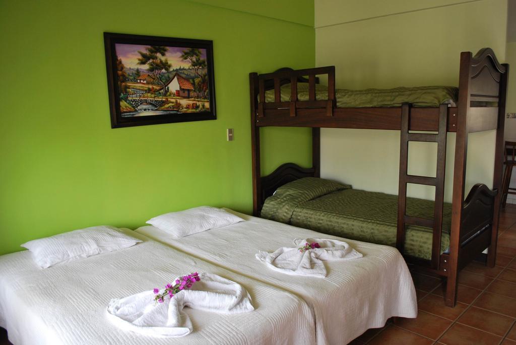 Dos Palmas Studio Apartments Río Segundo Dış mekan fotoğraf